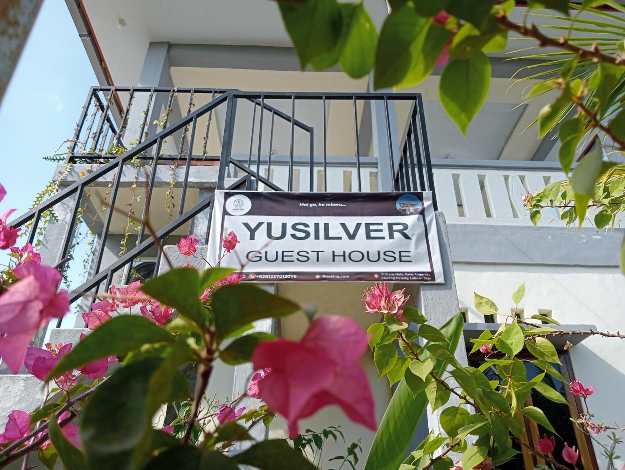 Yusilver Guest House لابوان باجو المظهر الخارجي الصورة
