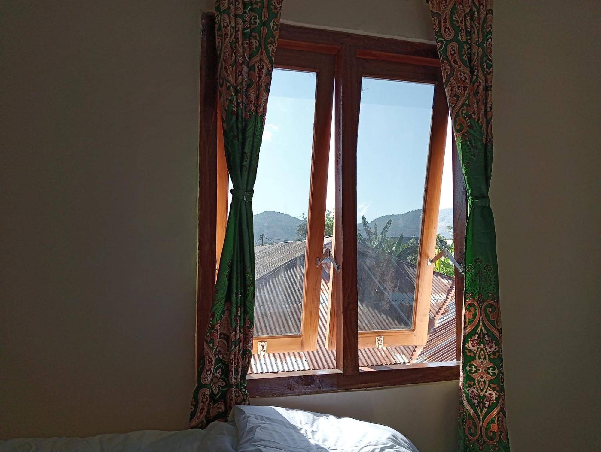 Yusilver Guest House لابوان باجو المظهر الخارجي الصورة