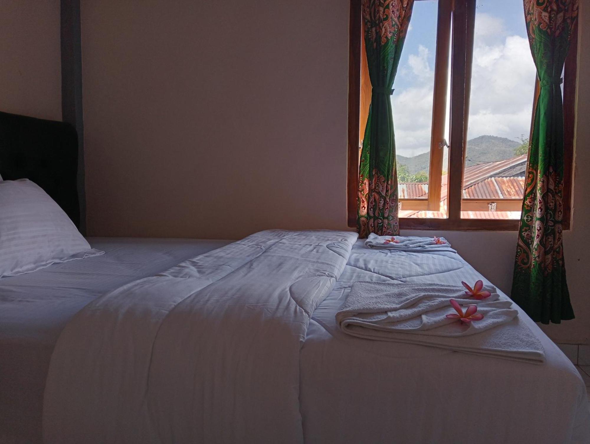 Yusilver Guest House لابوان باجو المظهر الخارجي الصورة