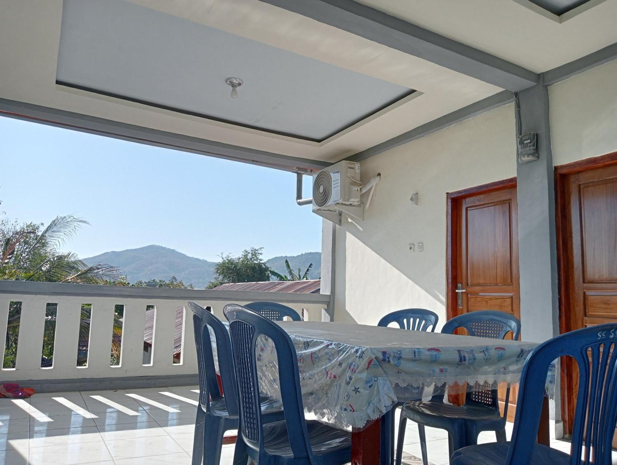 Yusilver Guest House لابوان باجو الغرفة الصورة